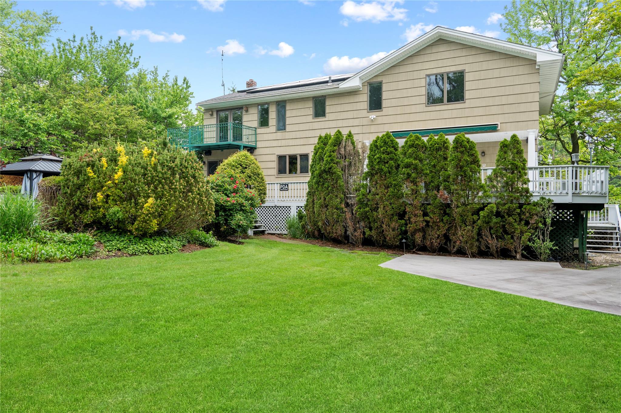 16 Eastland Drive, Glen Cove, NY 11542