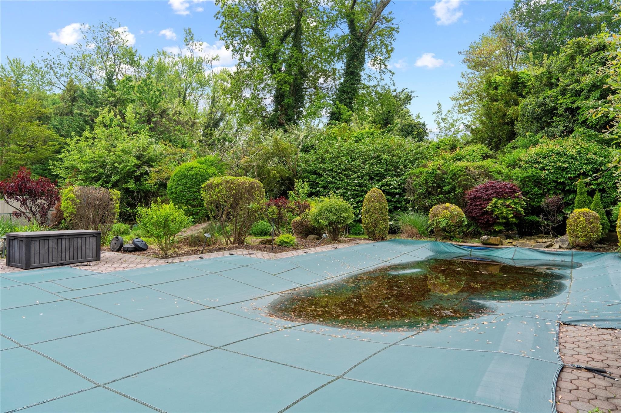 16 Eastland Drive, Glen Cove, NY 11542