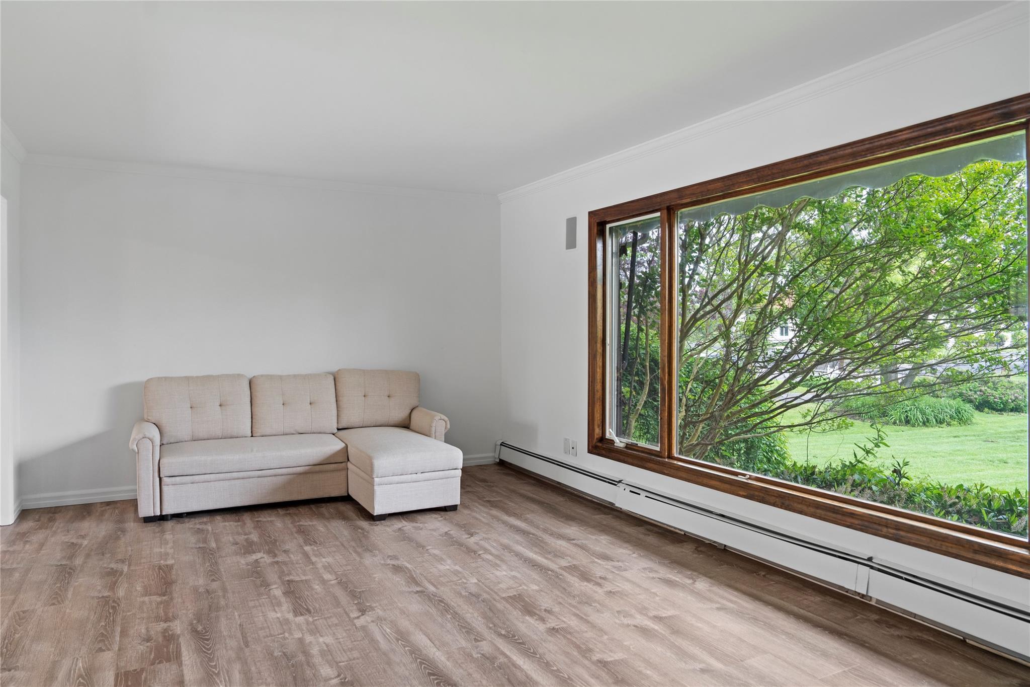 16 Eastland Drive, Glen Cove, NY 11542