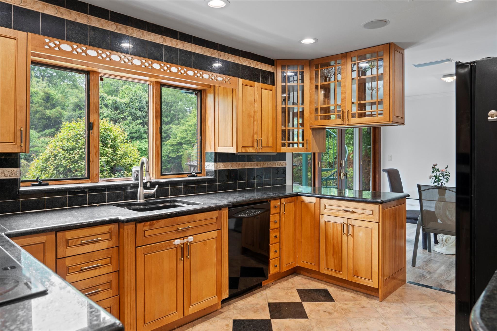 16 Eastland Drive, Glen Cove, NY 11542