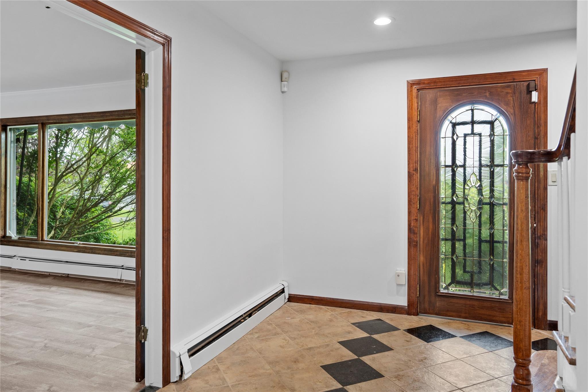 16 Eastland Drive, Glen Cove, NY 11542