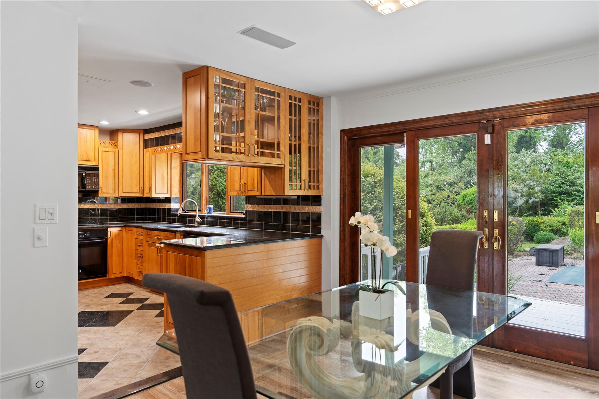 16 Eastland Drive, Glen Cove, NY 11542