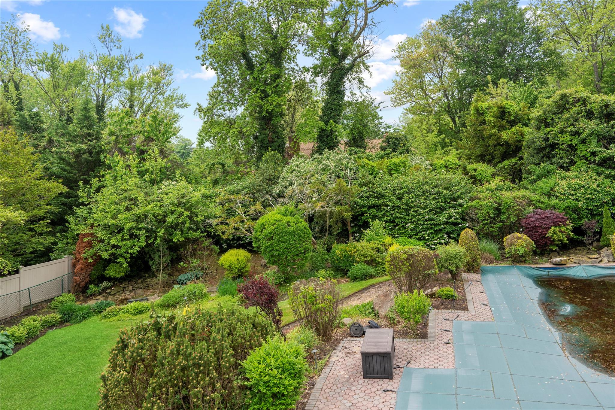 16 Eastland Drive, Glen Cove, NY 11542