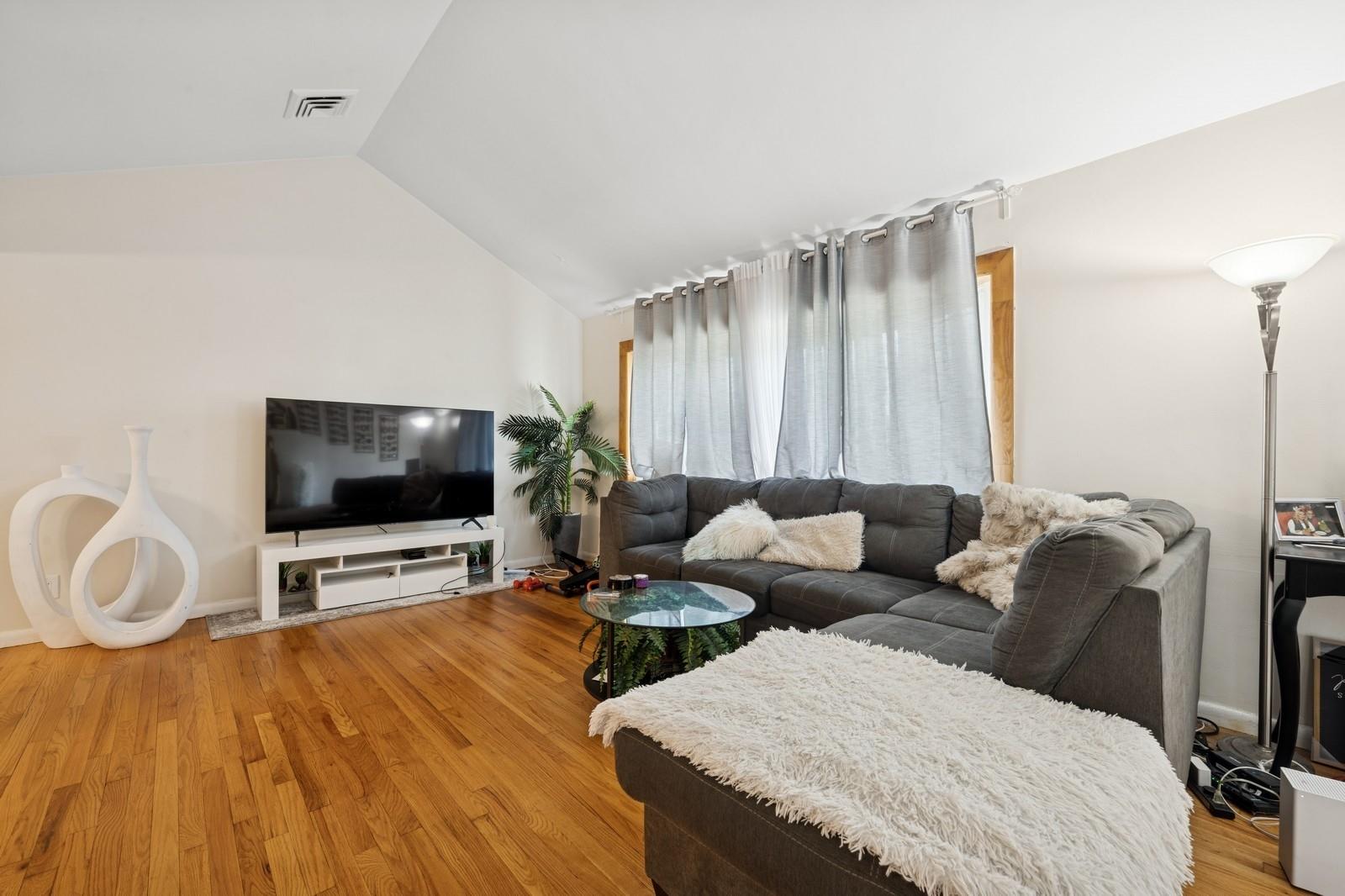 345 E Park Avenue, Long Beach, NY 11561