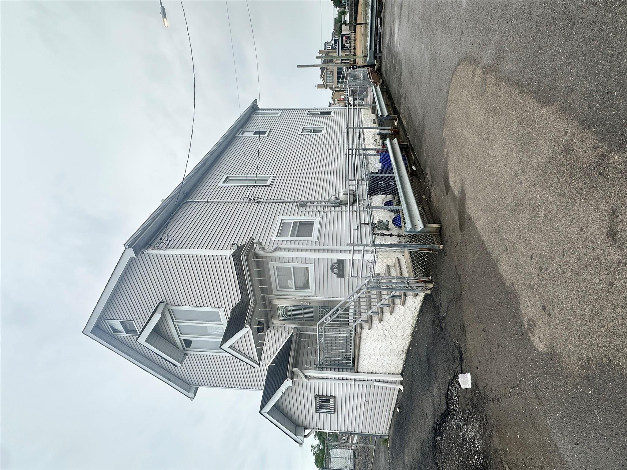 9934 164th Avenue, Hamilton Beach, NY 11414