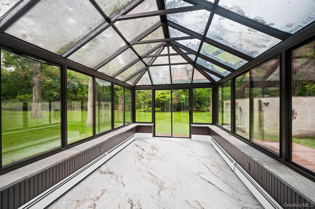 22 Brookville Road, Muttontown, NY 11545