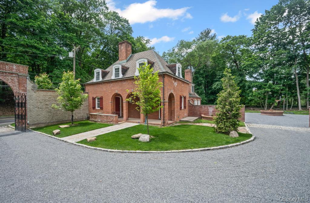 22 Brookville Road, Muttontown, NY 11545