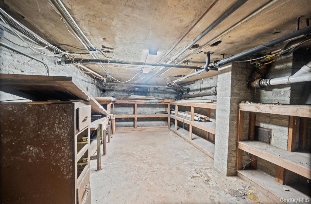 22 Brookville Road, Muttontown, NY 11545