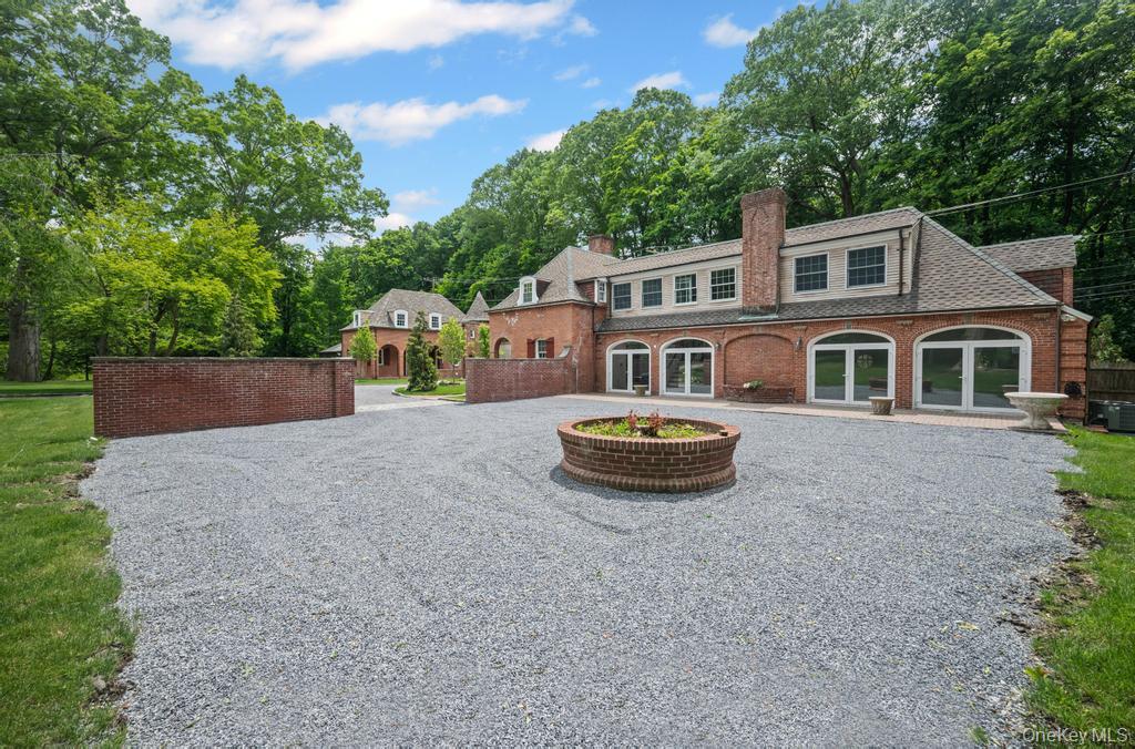 22 Brookville Road, Muttontown, NY 11545