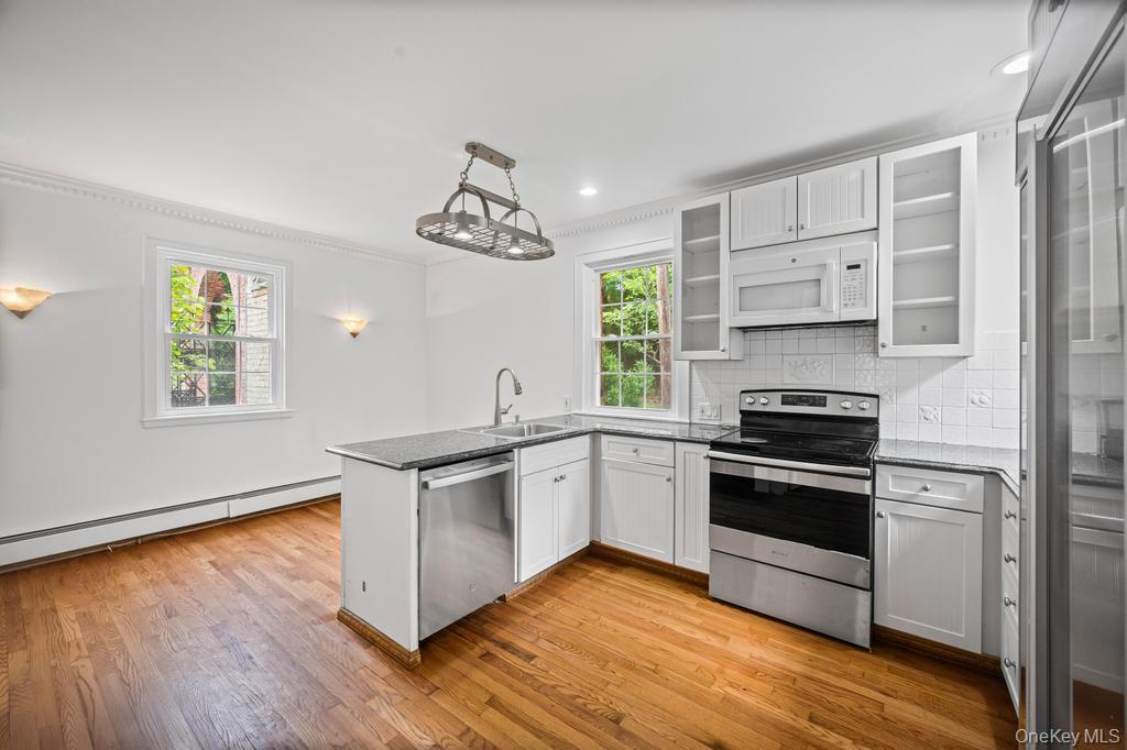 22 Brookville Road, Muttontown, NY 11545