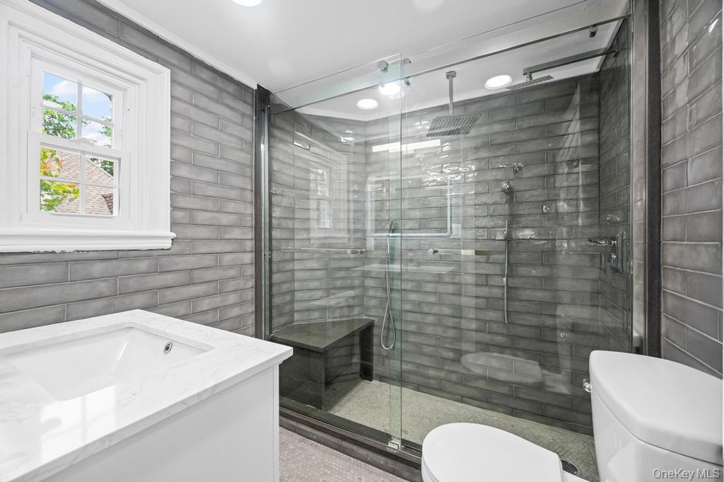 22 Brookville Road, Muttontown, NY 11545