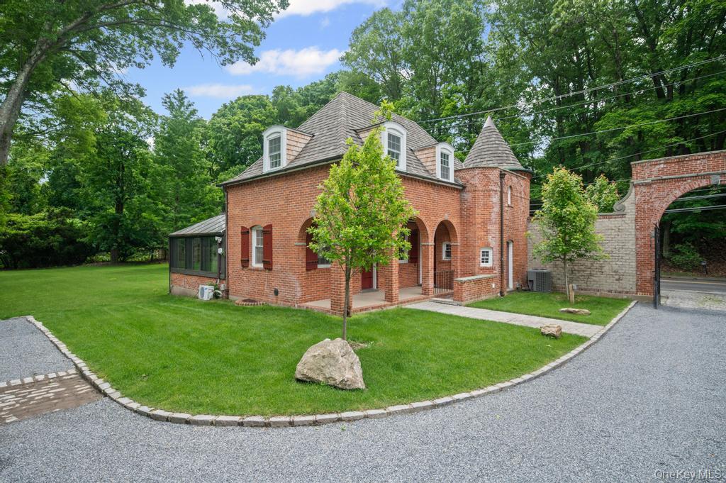 22 Brookville Road, Muttontown, NY 11545