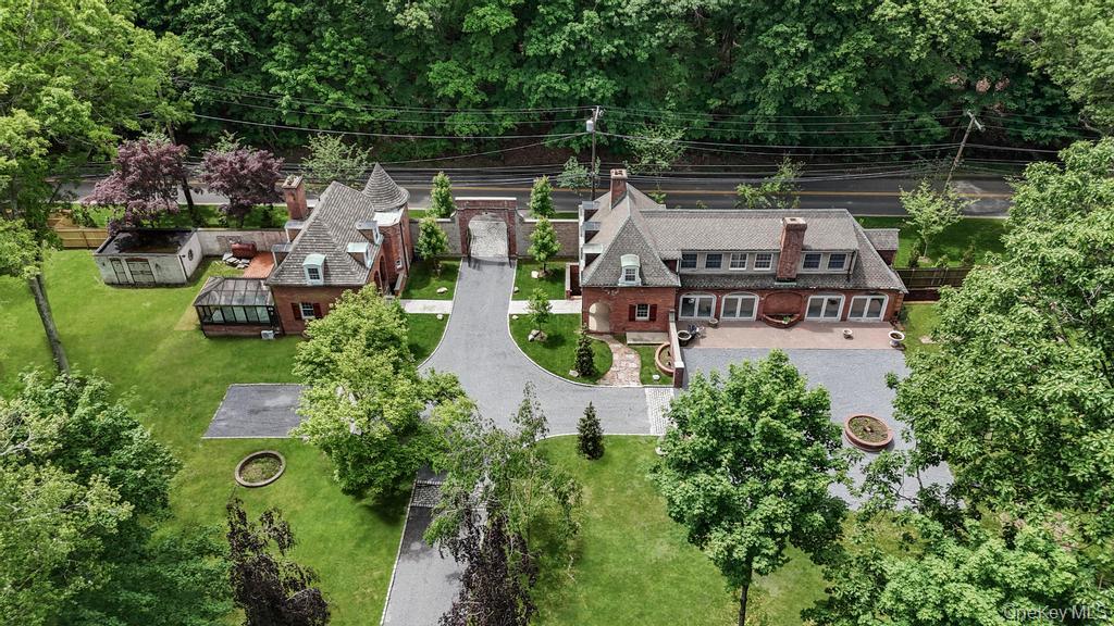 22 Brookville Road, Muttontown, NY 11545