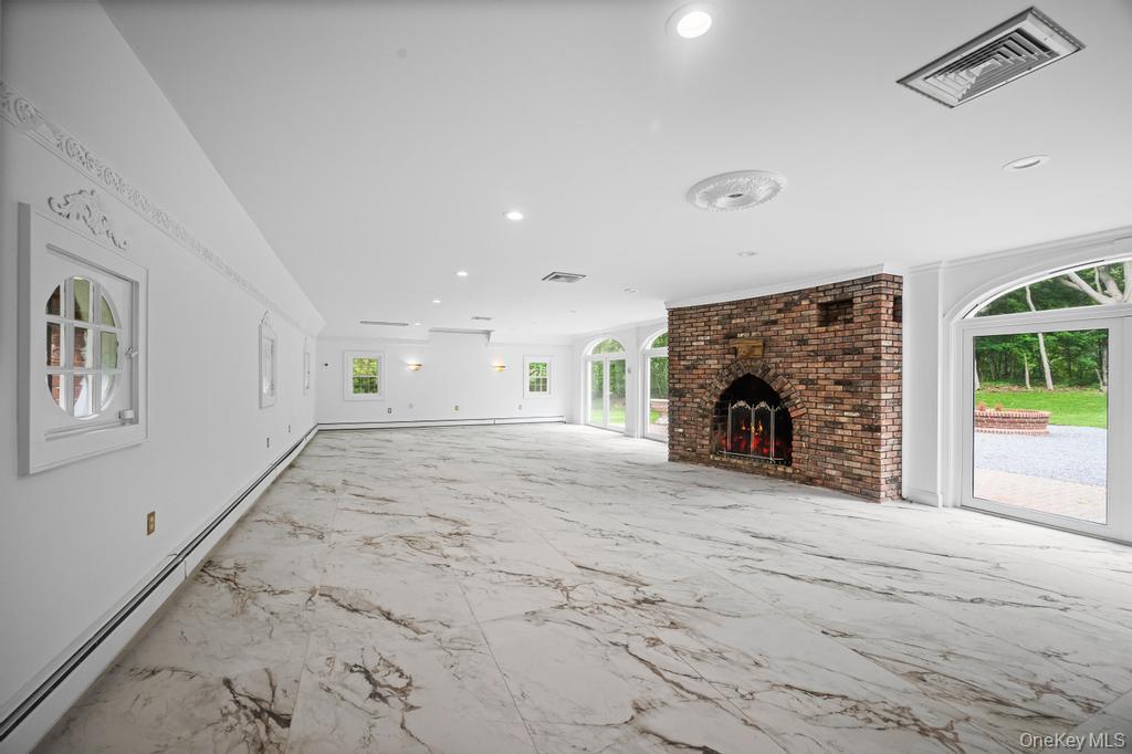 22 Brookville Road, Muttontown, NY 11545