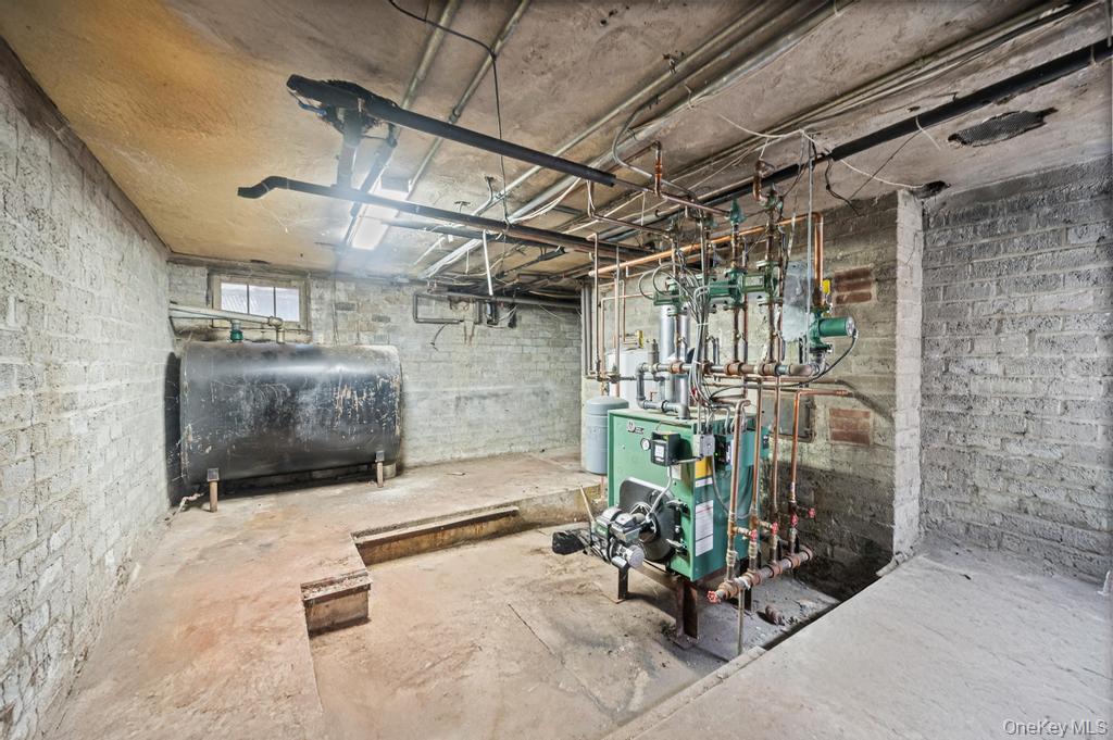 22 Brookville Road, Muttontown, NY 11545