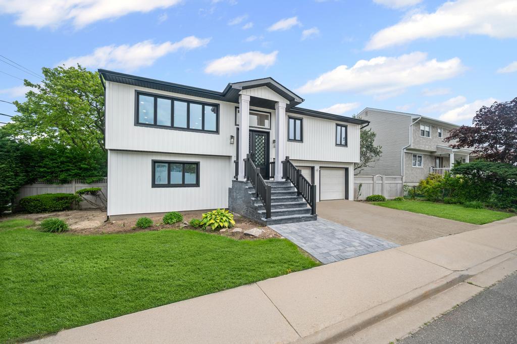 1 Saratoga Street, Lido Beach, NY 11561