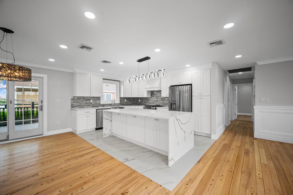 1 Saratoga Street, Lido Beach, NY 11561