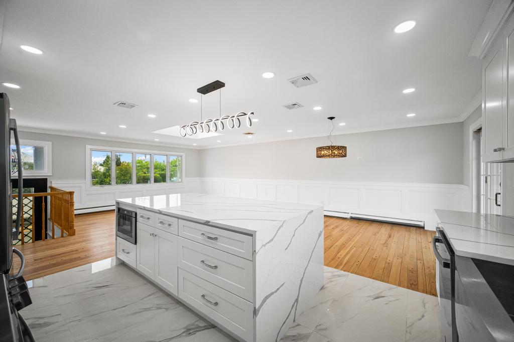 1 Saratoga Street, Lido Beach, NY 11561