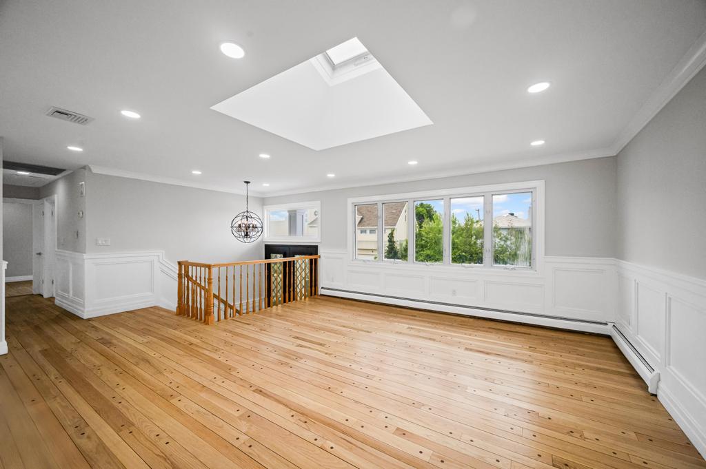 1 Saratoga Street, Lido Beach, NY 11561