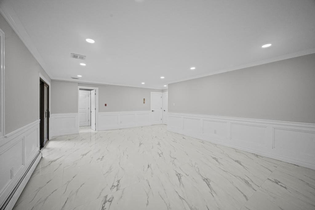 1 Saratoga Street, Lido Beach, NY 11561