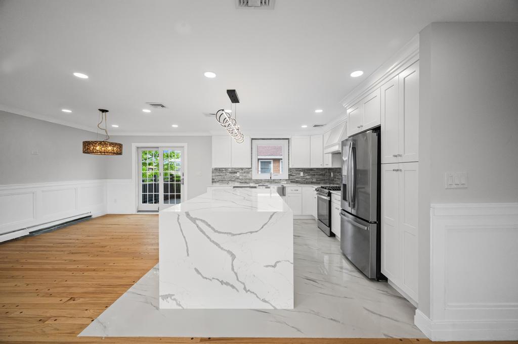 1 Saratoga Street, Lido Beach, NY 11561