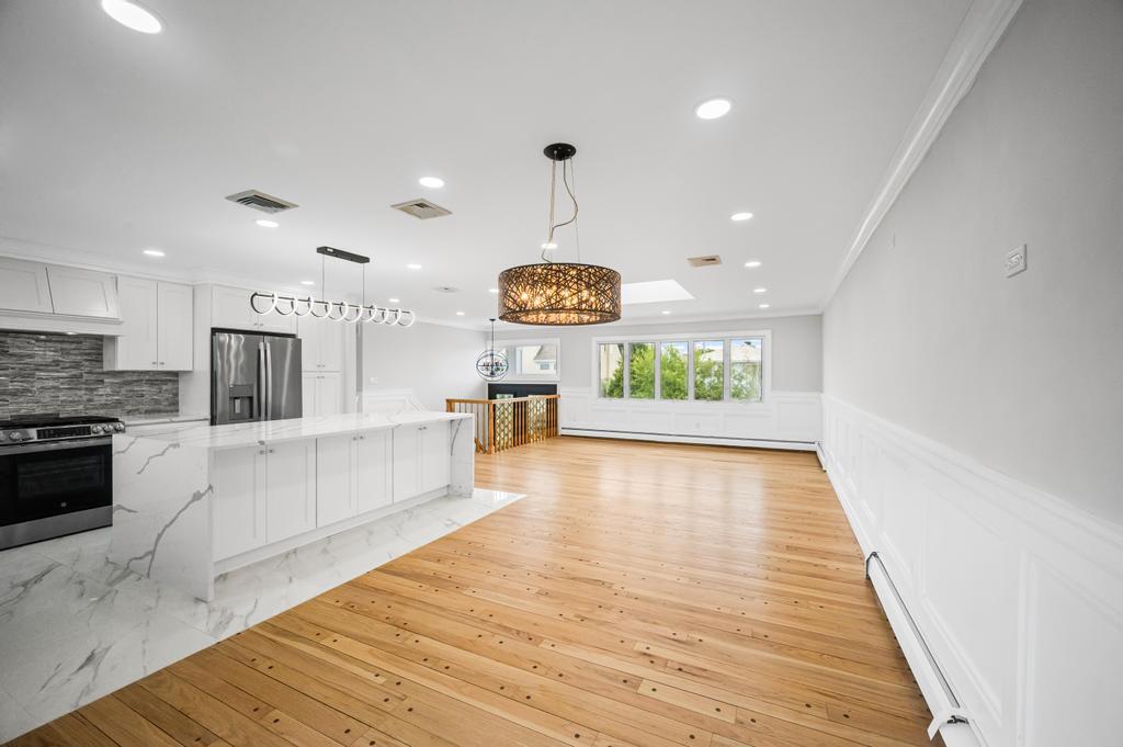 1 Saratoga Street, Lido Beach, NY 11561