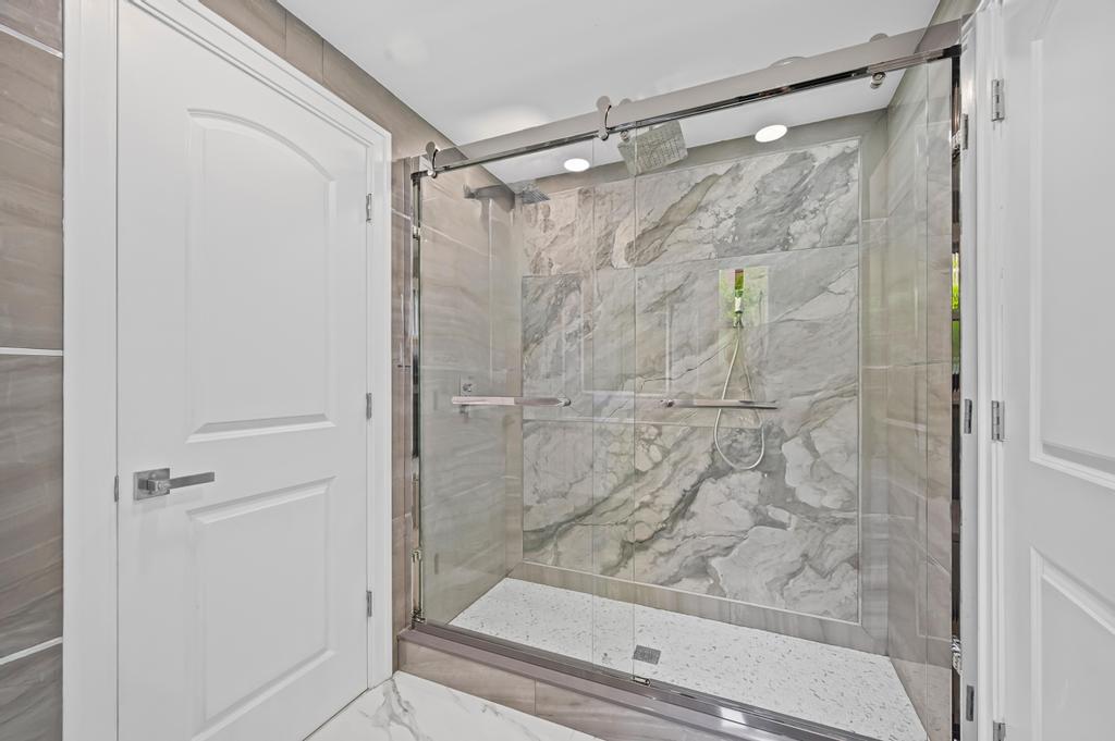 1 Saratoga Street, Lido Beach, NY 11561