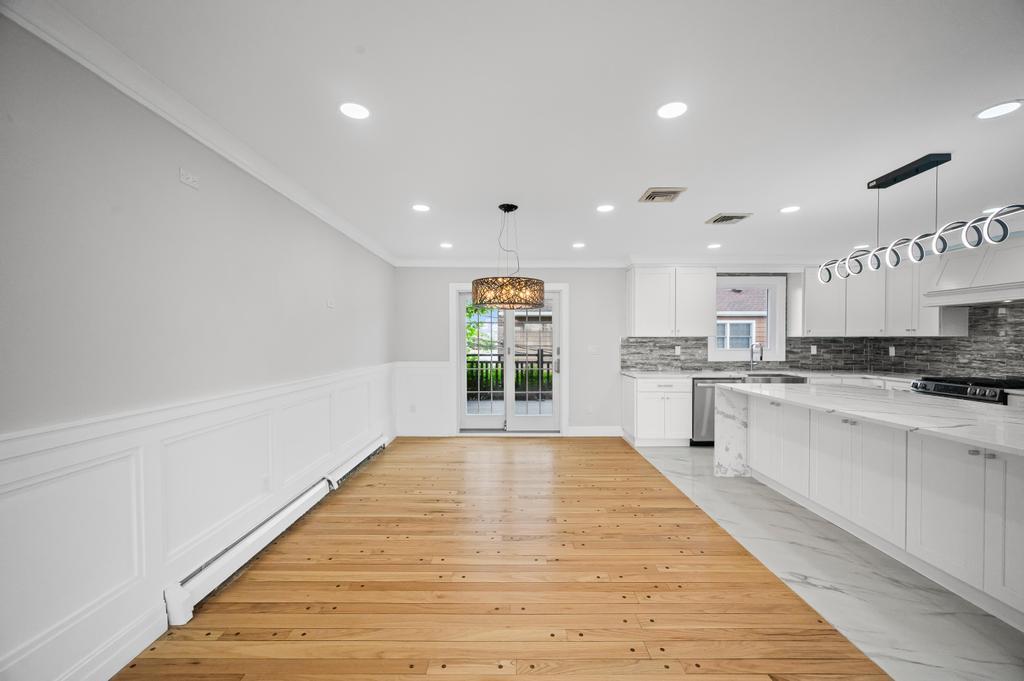 1 Saratoga Street, Lido Beach, NY 11561