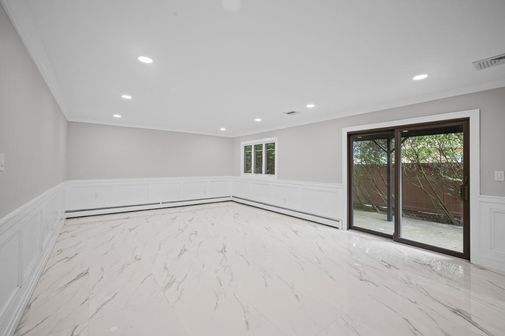 1 Saratoga Street, Lido Beach, NY 11561