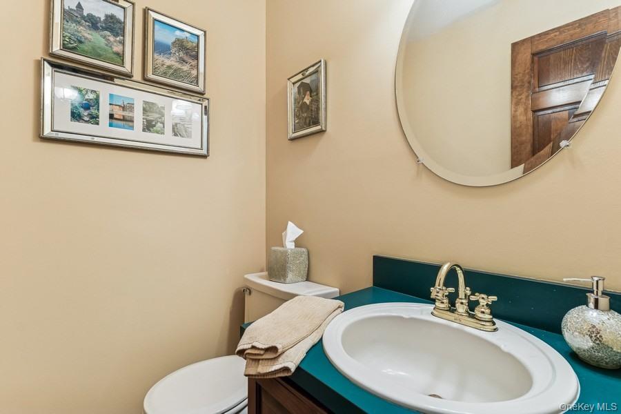 6295 N Country Road, Wading River, NY 11792