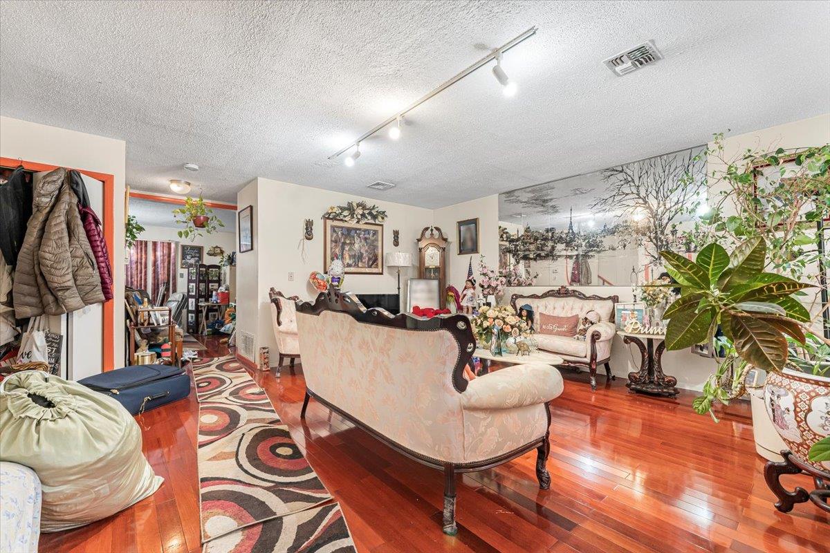 977 E 179th Street, Bronx, NY 10460