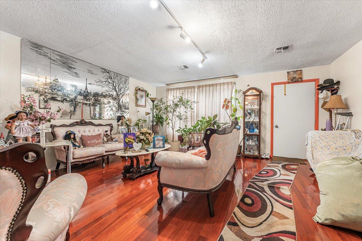 977 E 179th Street, Bronx, NY 10460