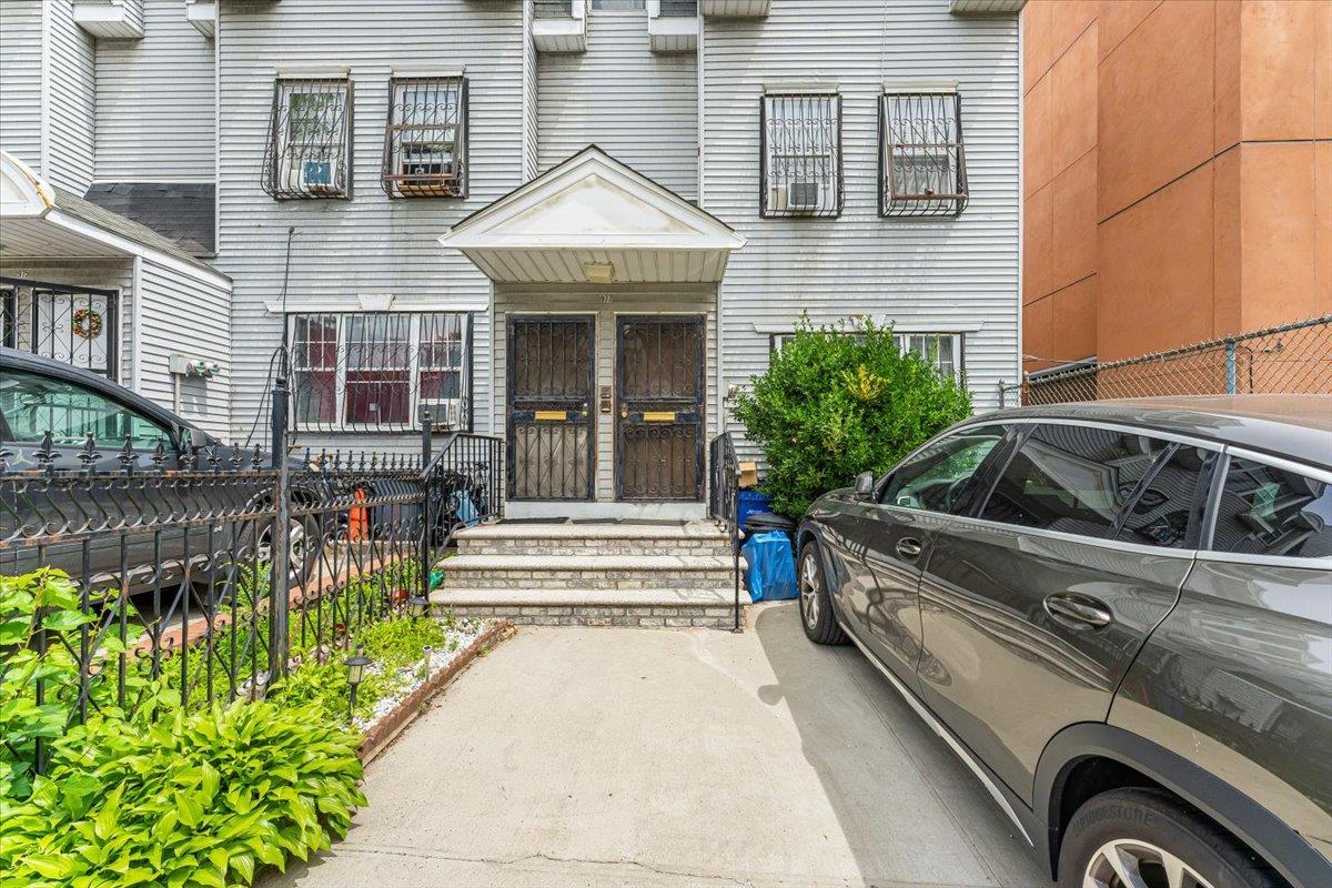 977 E 179th Street, Bronx, NY 10460