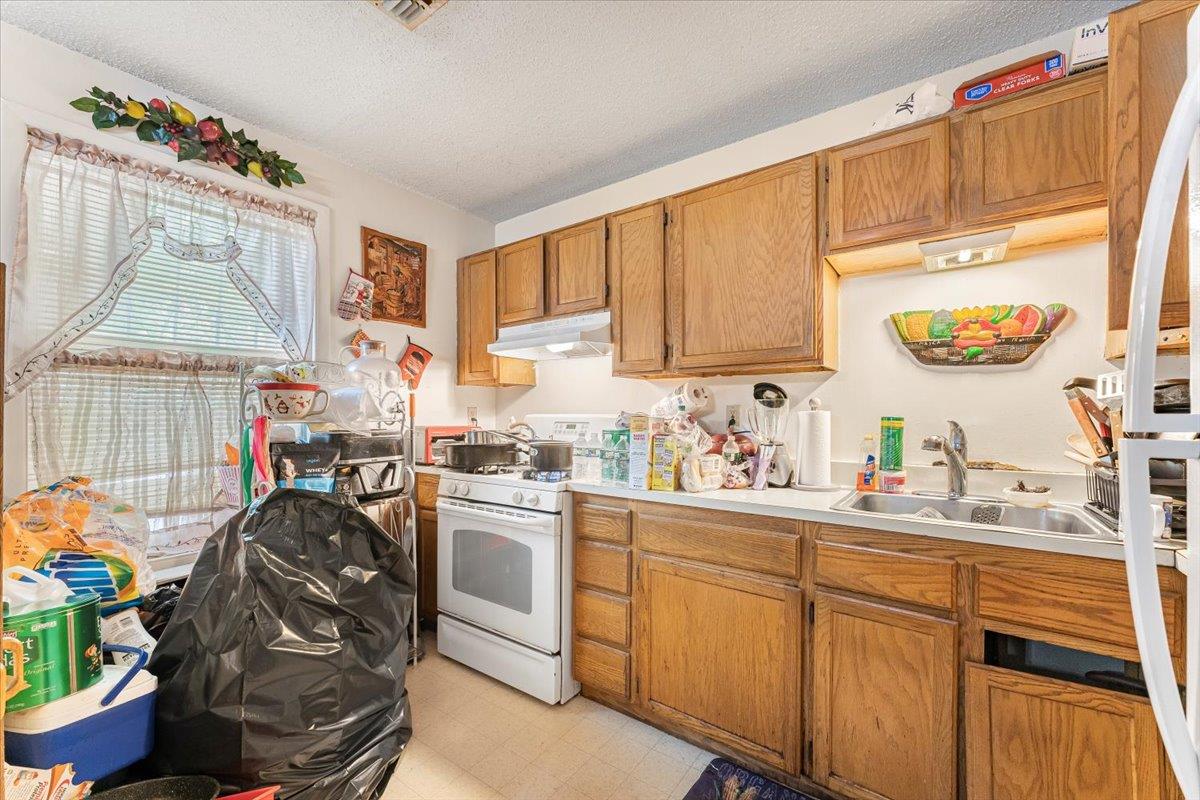 977 E 179th Street, Bronx, NY 10460