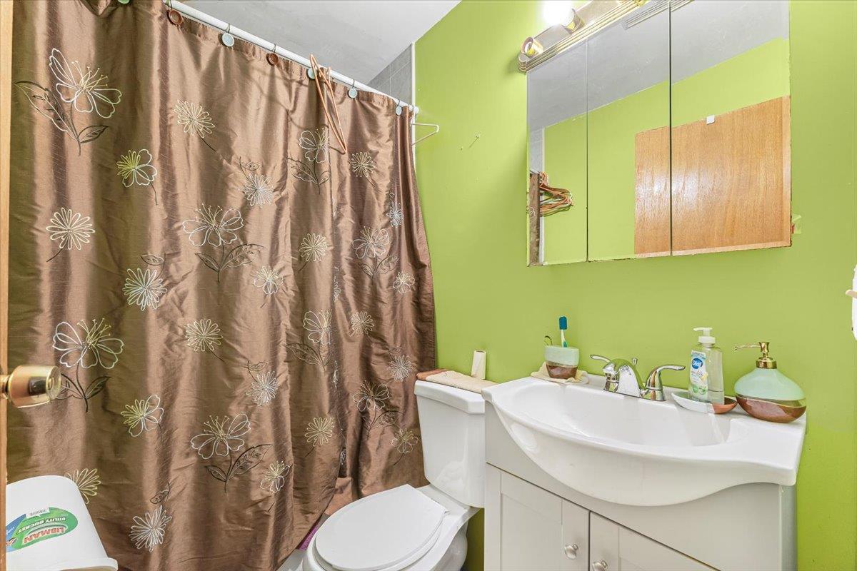 977 E 179th Street, Bronx, NY 10460