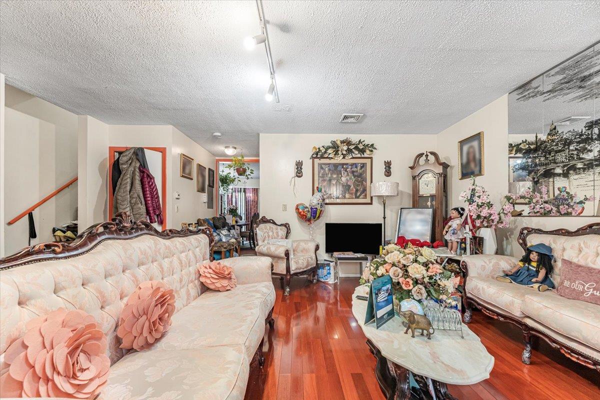 977 E 179th Street, Bronx, NY 10460