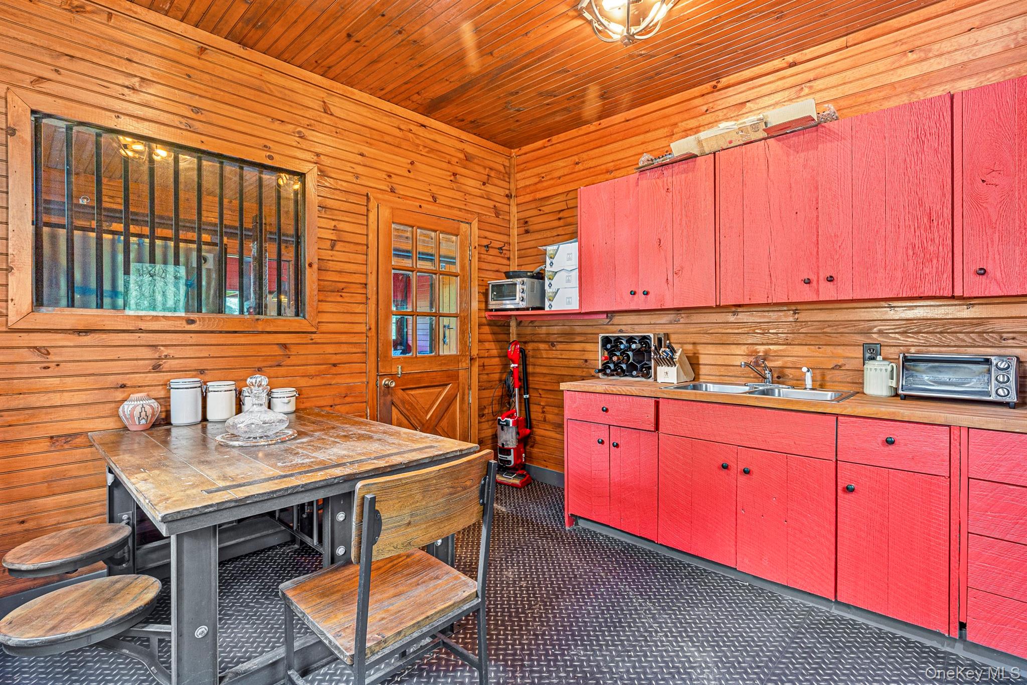 101 Drake Road, Pleasant Valley, NY 12569