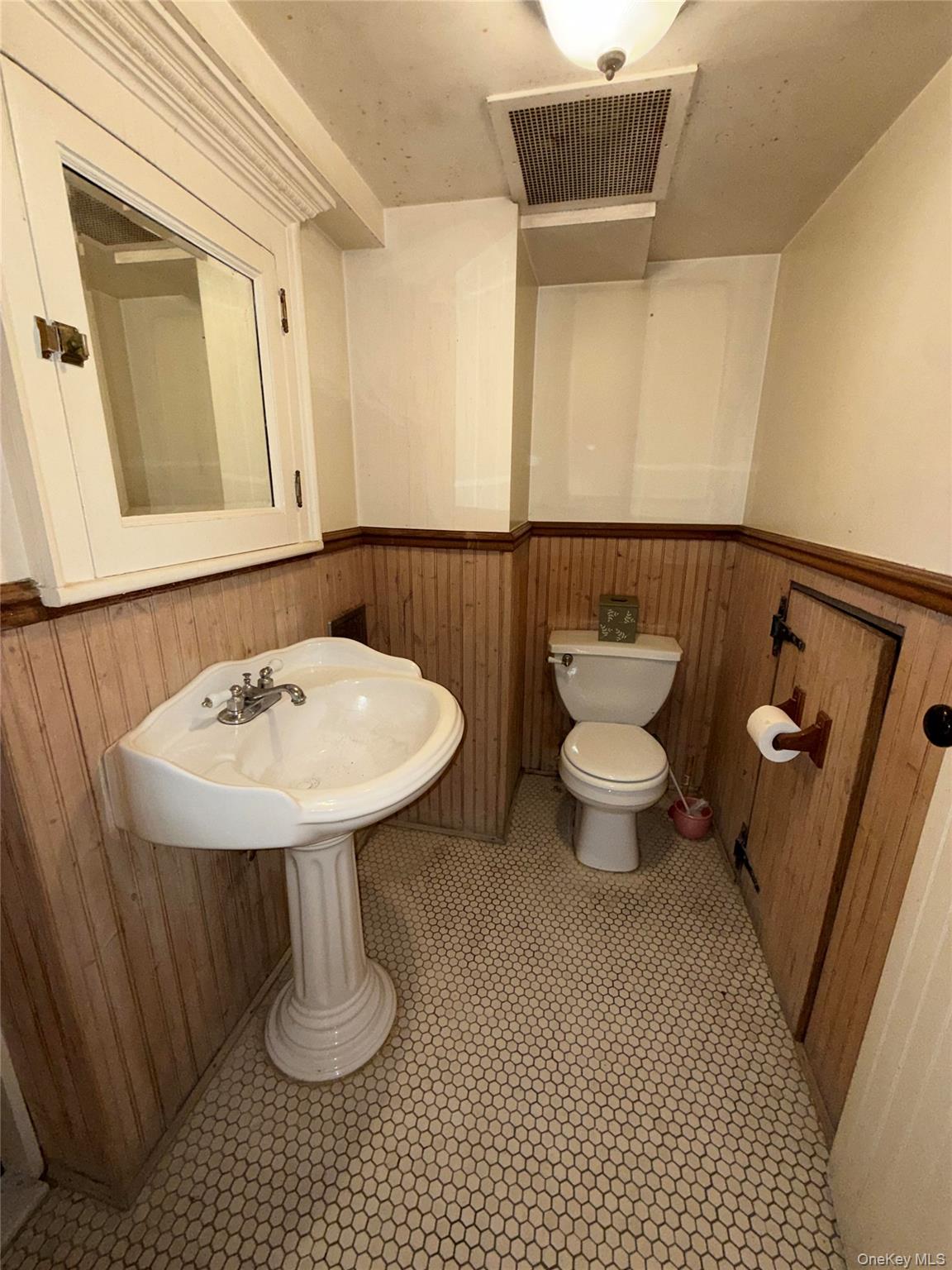 20 Ridge Road, Douglaston, NY 11363