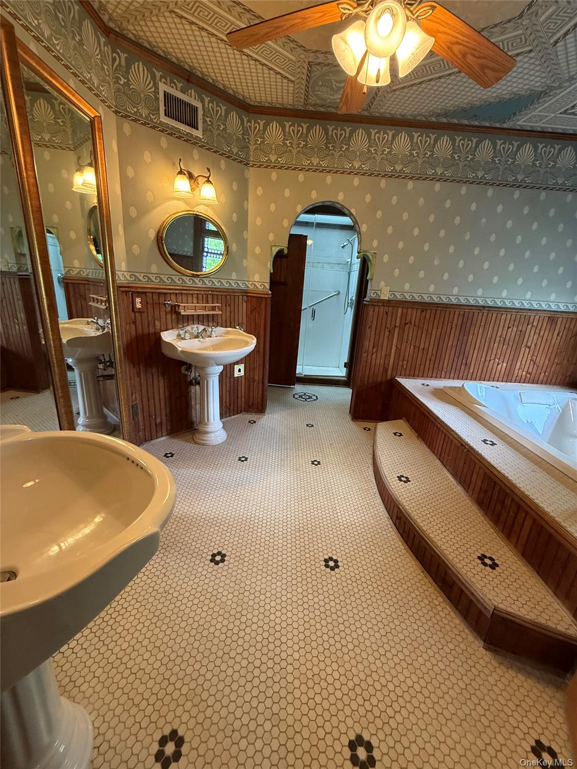 20 Ridge Road, Douglaston, NY 11363