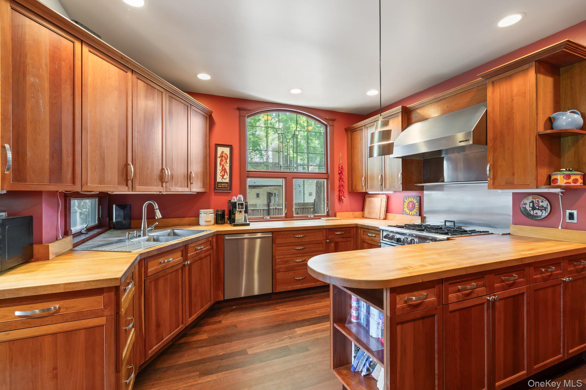 175 Ivy Street, Oyster Bay, NY 11771