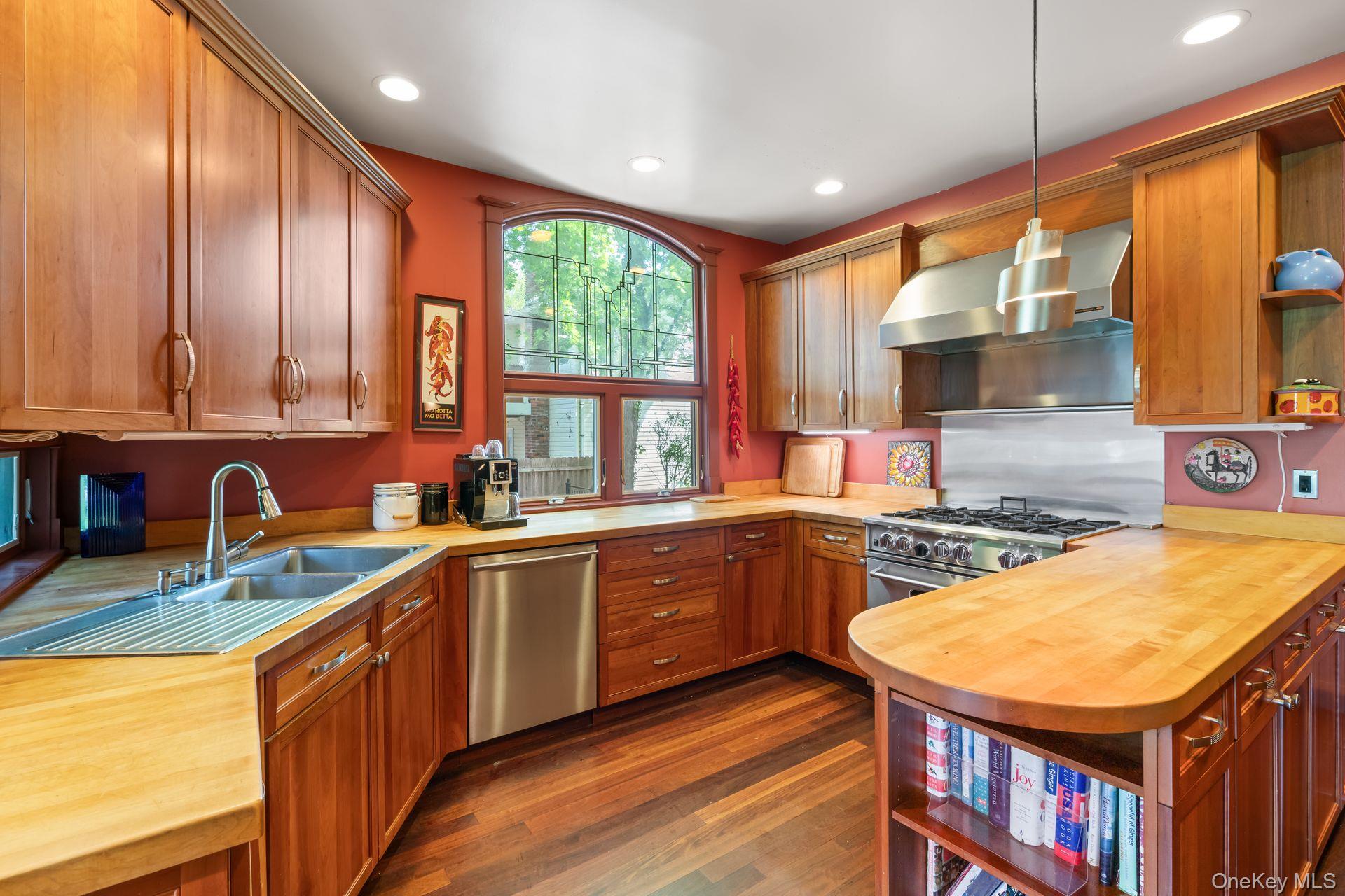 175 Ivy Street, Oyster Bay, NY 11771