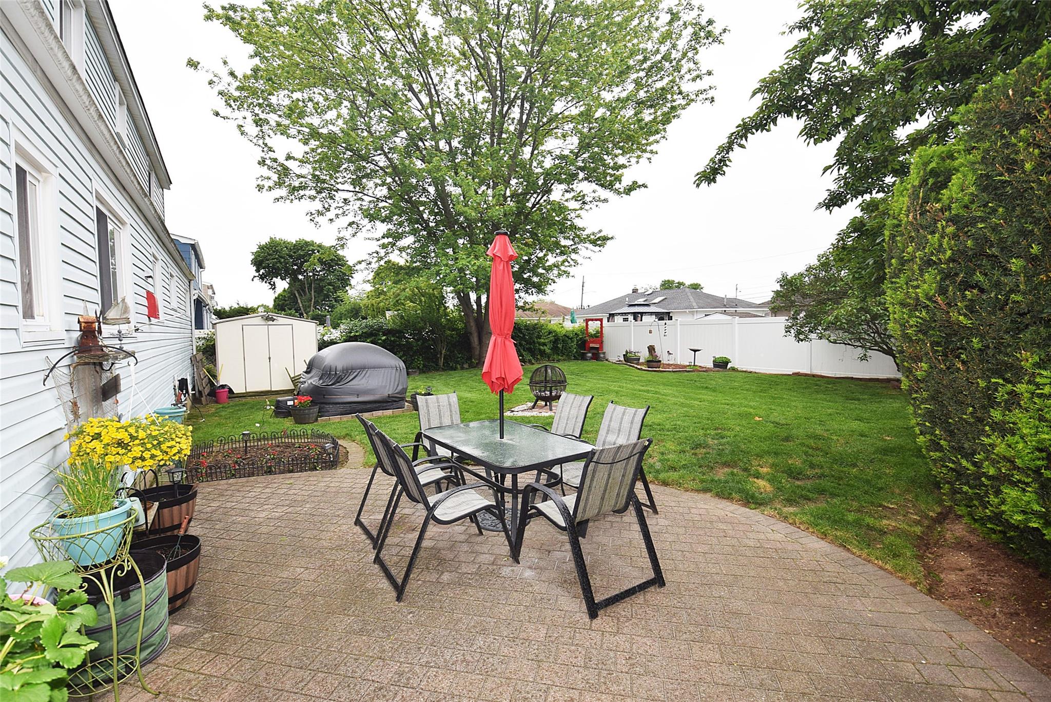 940 N Erie Avenue, Lindenhurst, NY 11757