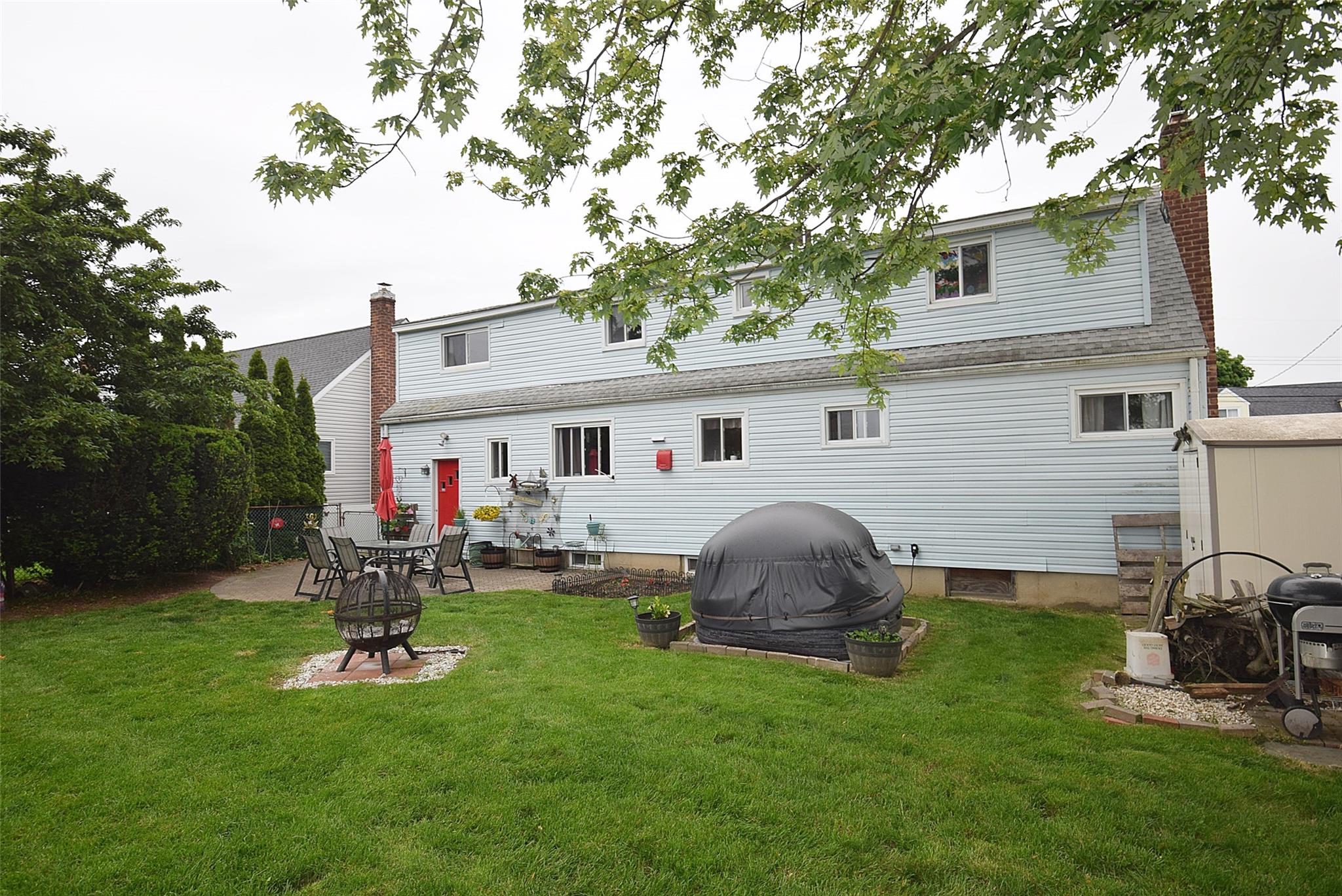 940 N Erie Avenue, Lindenhurst, NY 11757