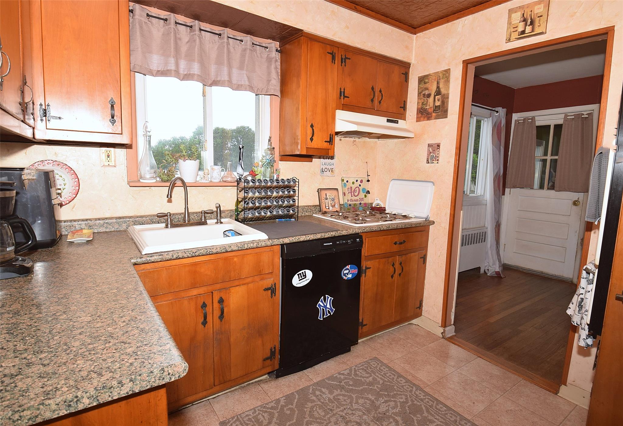 940 N Erie Avenue, Lindenhurst, NY 11757