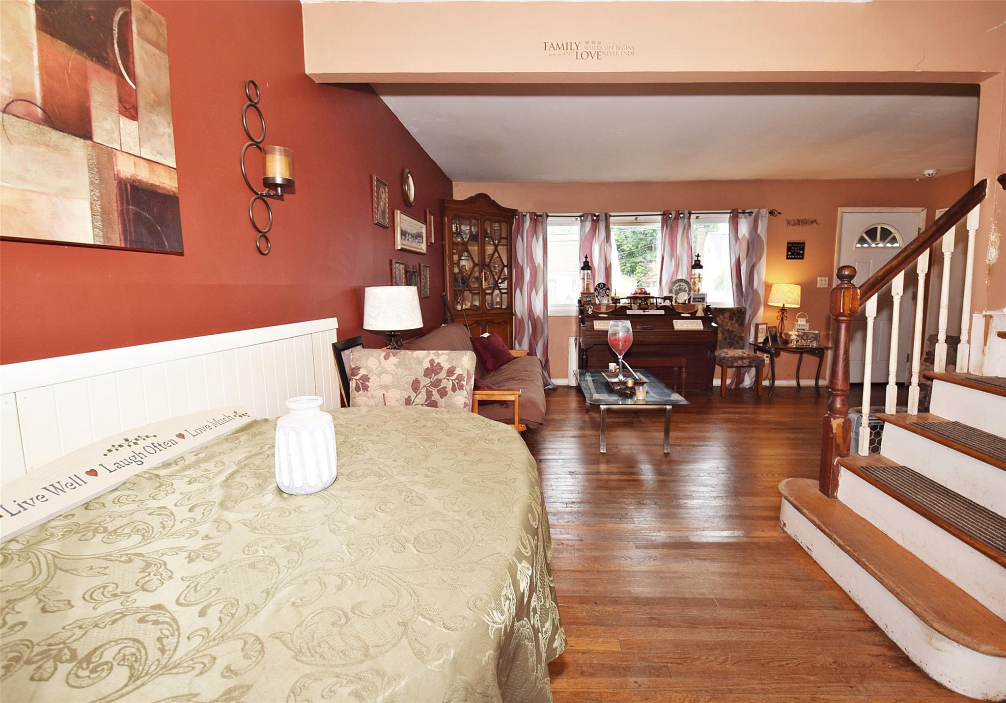 940 N Erie Avenue, Lindenhurst, NY 11757