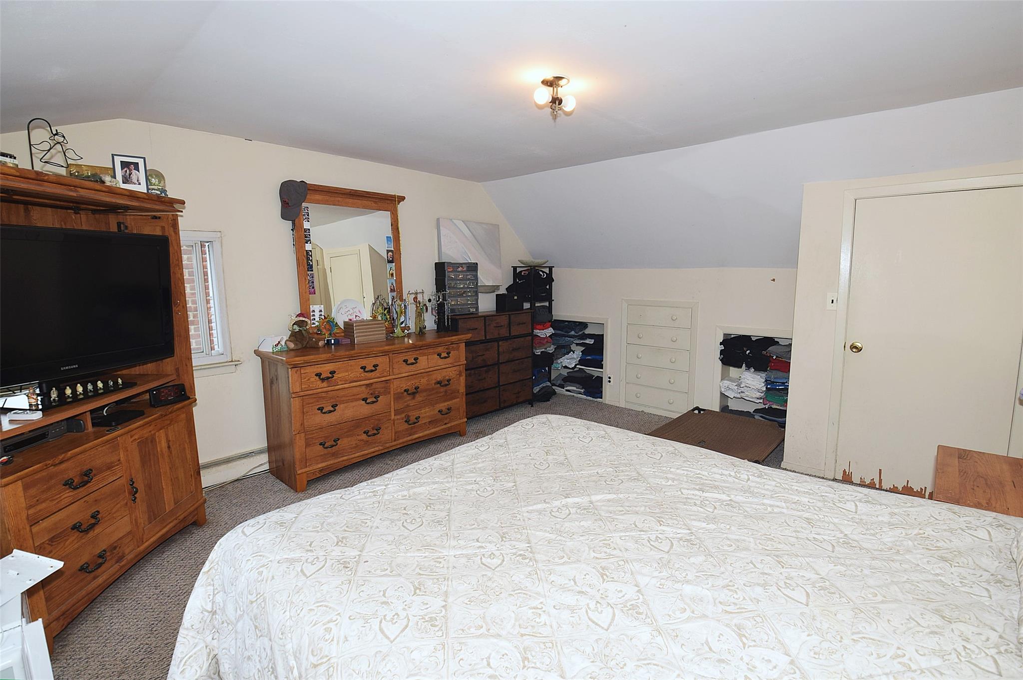 940 N Erie Avenue, Lindenhurst, NY 11757