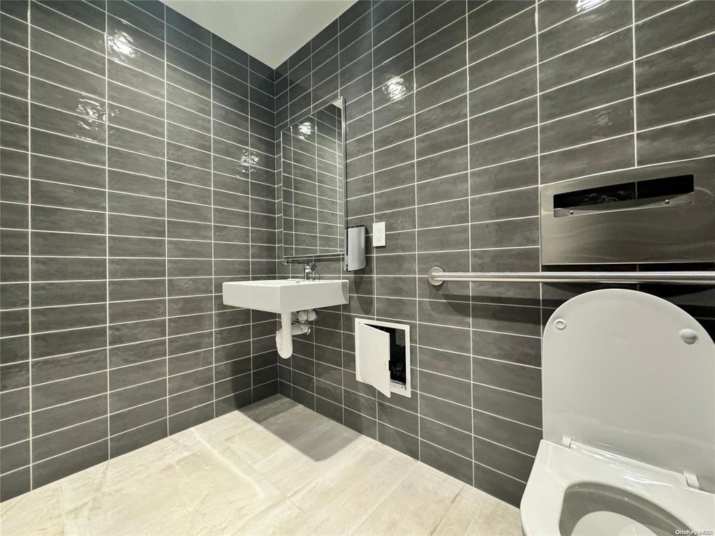 153-10 88th Ave, Jamaica, NY 11432