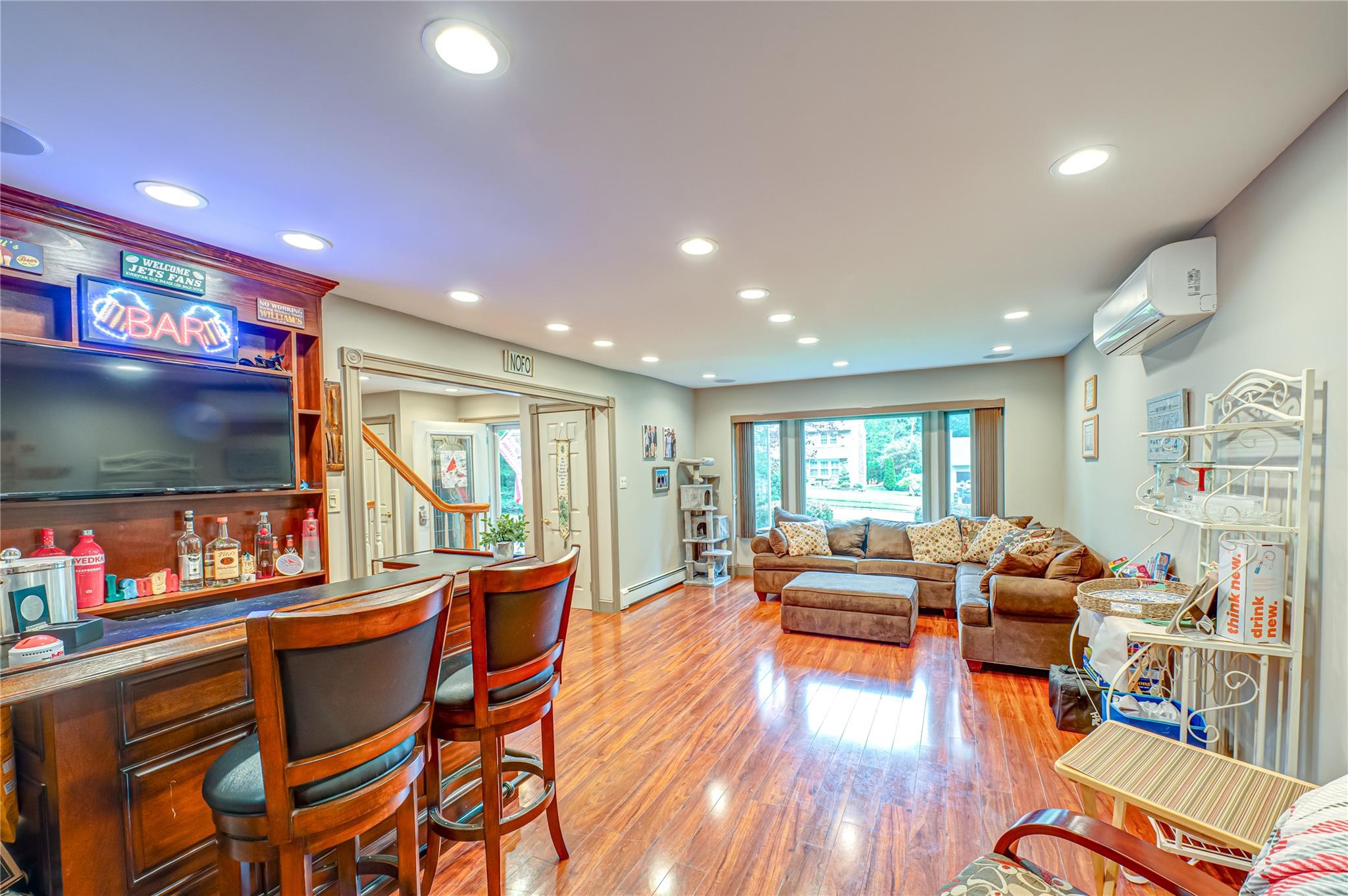 29 Harding Street, Smithtown, NY 11787