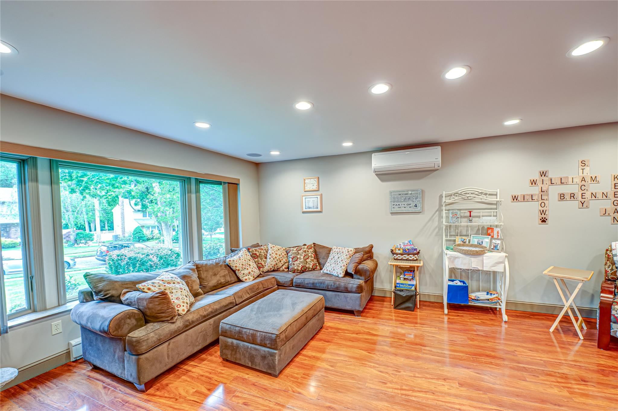 29 Harding Street, Smithtown, NY 11787
