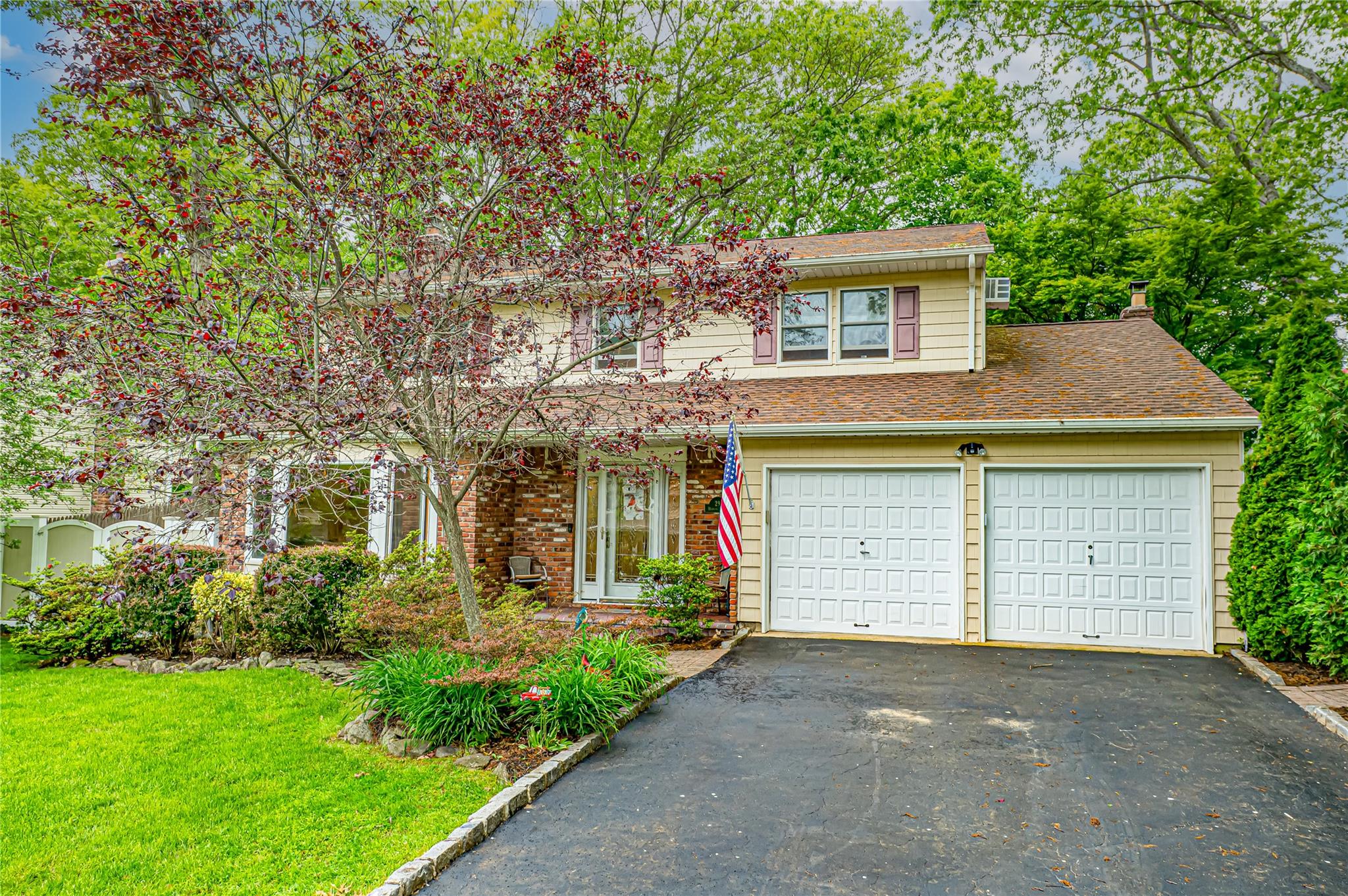 29 Harding Street, Smithtown, NY 11787